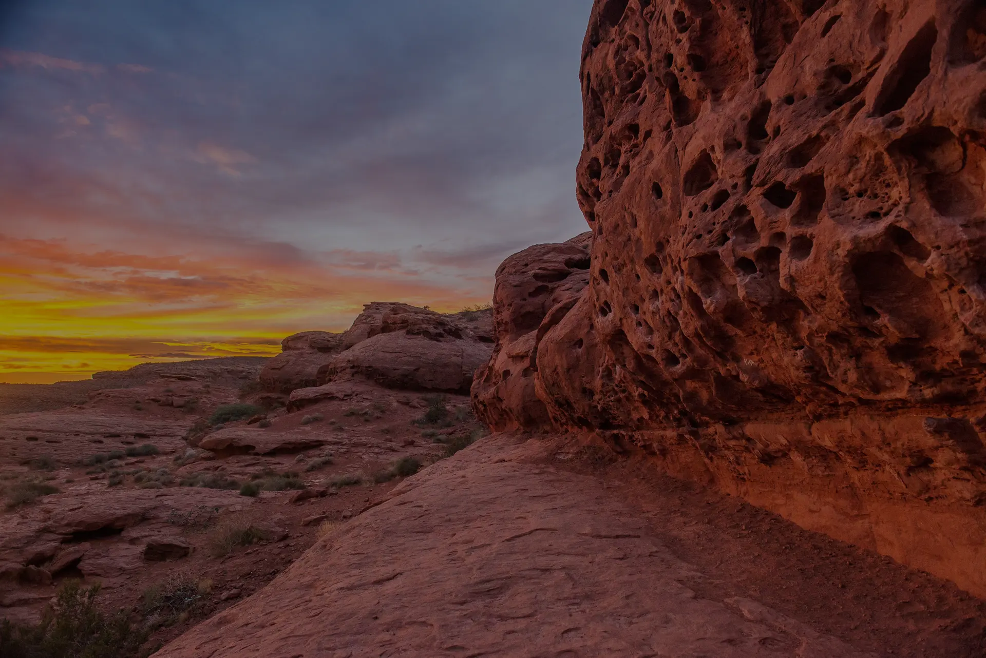 Red rock landscape surrounding Divario in St. George, Utah