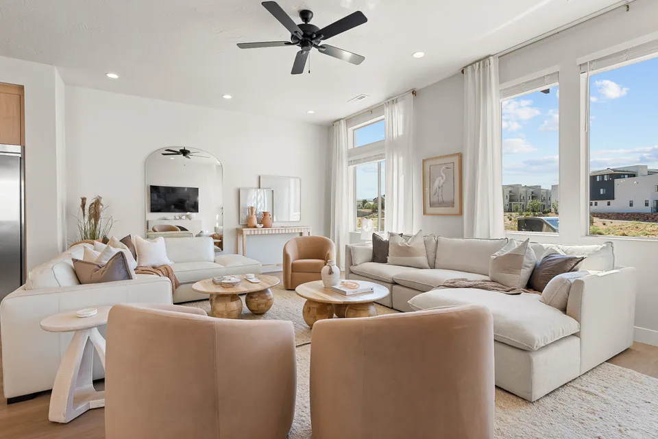 Bright living room in the Desert Color vacation rental
